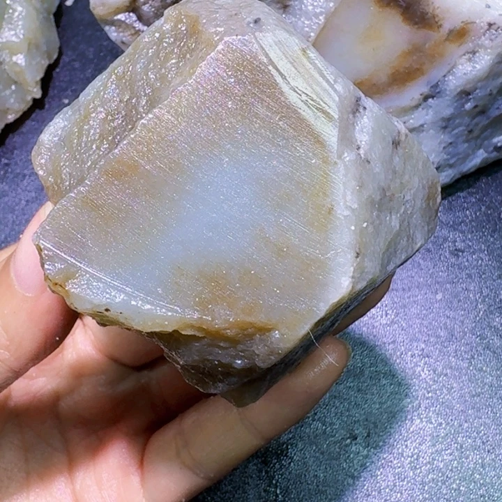 未镶嵌和田玉（糖玉）珠宝半成品