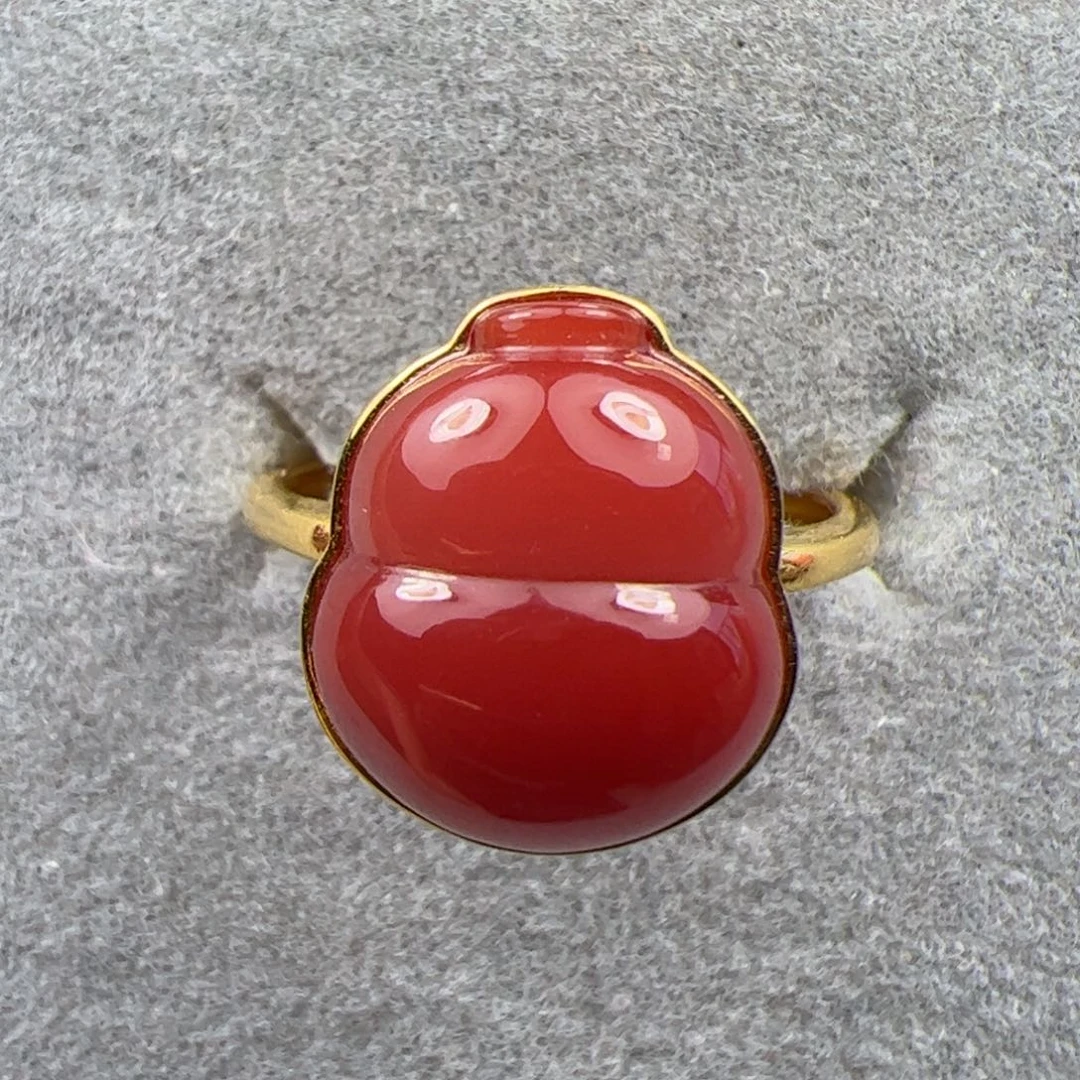 18K金镶嵌戒指南红玛瑙