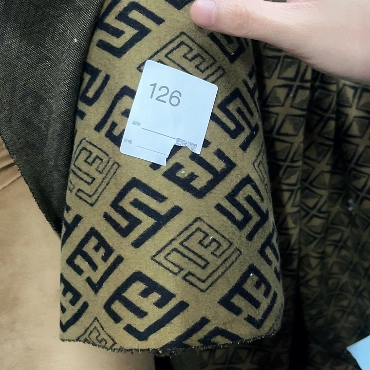 绿色字母奥羊绒一米126