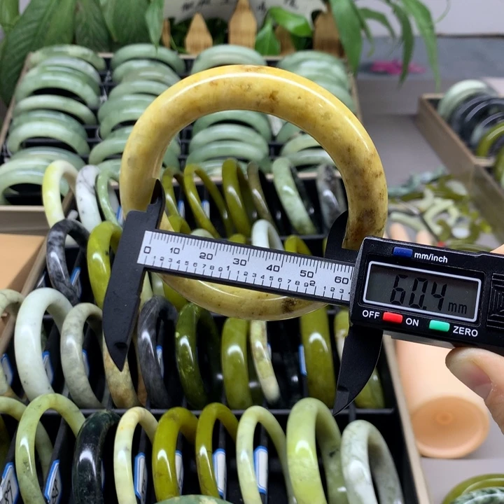 未镶嵌蛇纹石玉手镯110