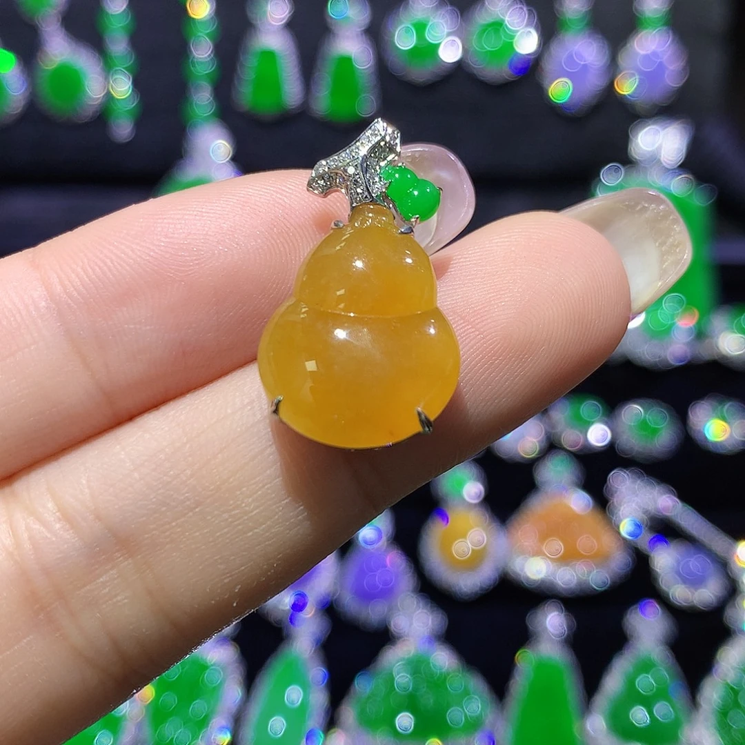 翡翠18K金镶嵌颈饰高冰黄翡