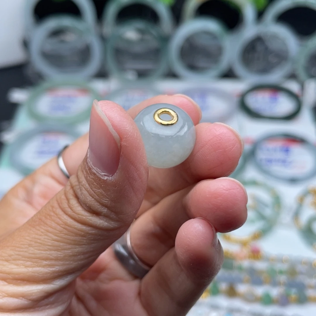 翡翠18K金镶嵌颈饰12