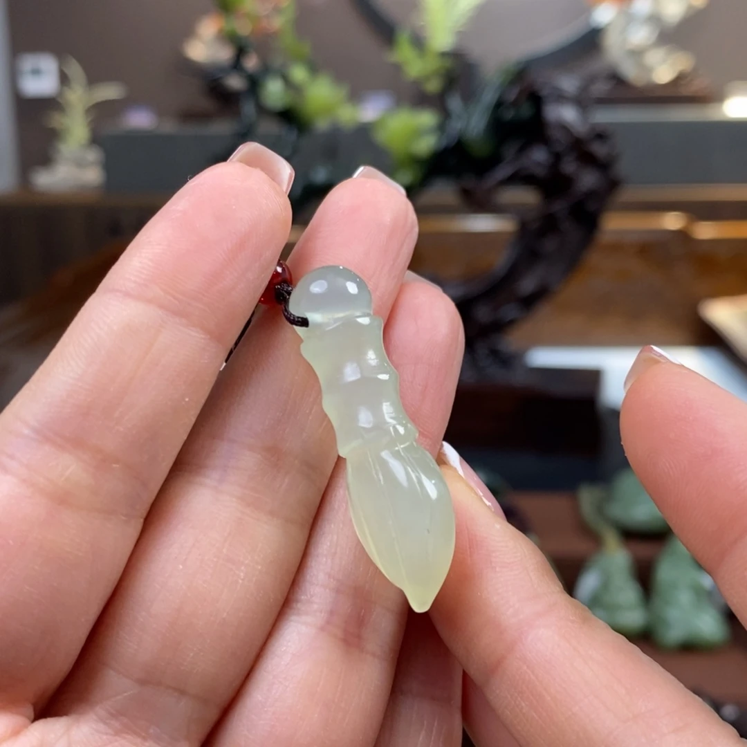 蛇纹石玉挂件未镶嵌