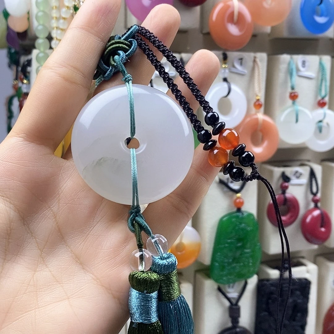 颈饰未镶嵌石英质玉