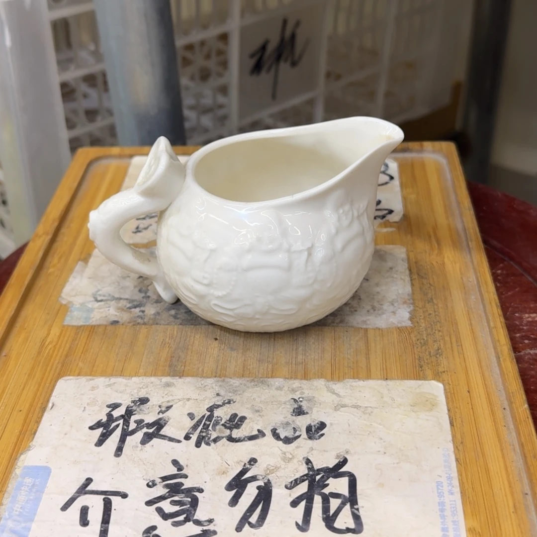 瑕疵介意勿拍陶瓷器皿B925