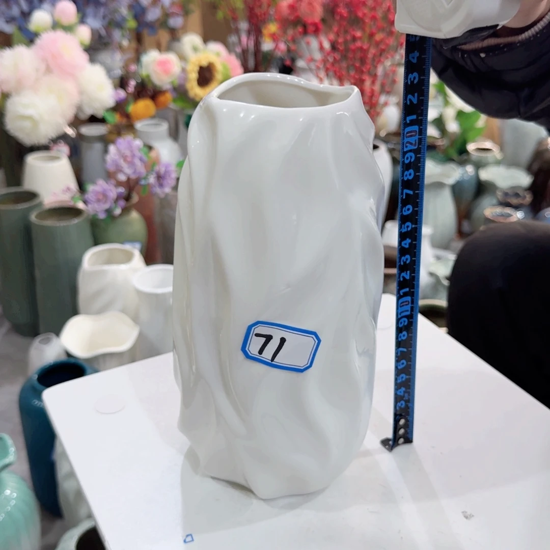 71号陶瓷高22.5厘米瑕疵一个