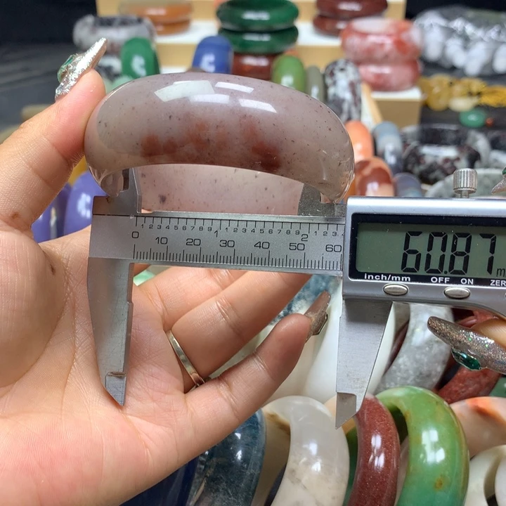 未镶嵌手镯石英质玉