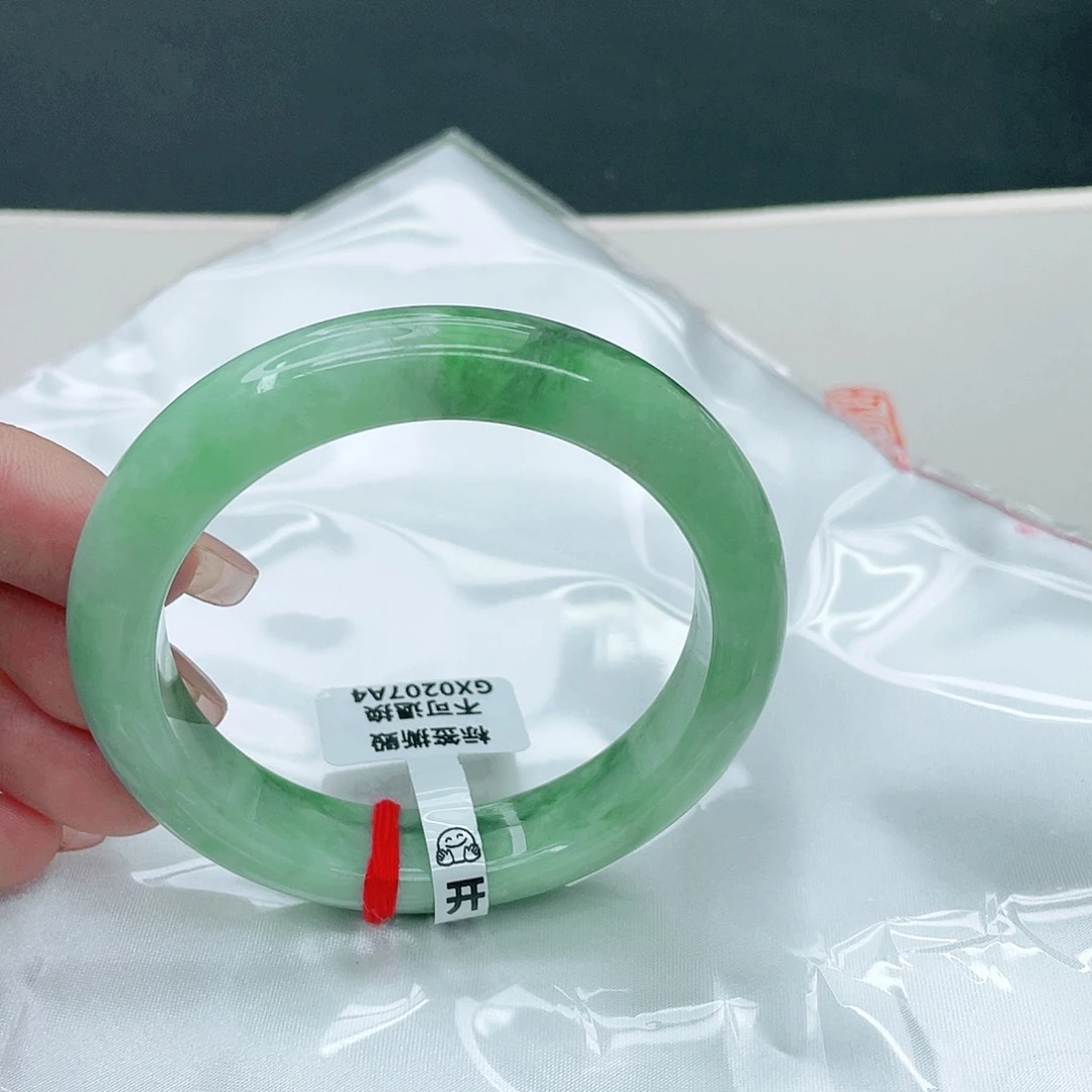 翡翠手镯未镶嵌正56.4