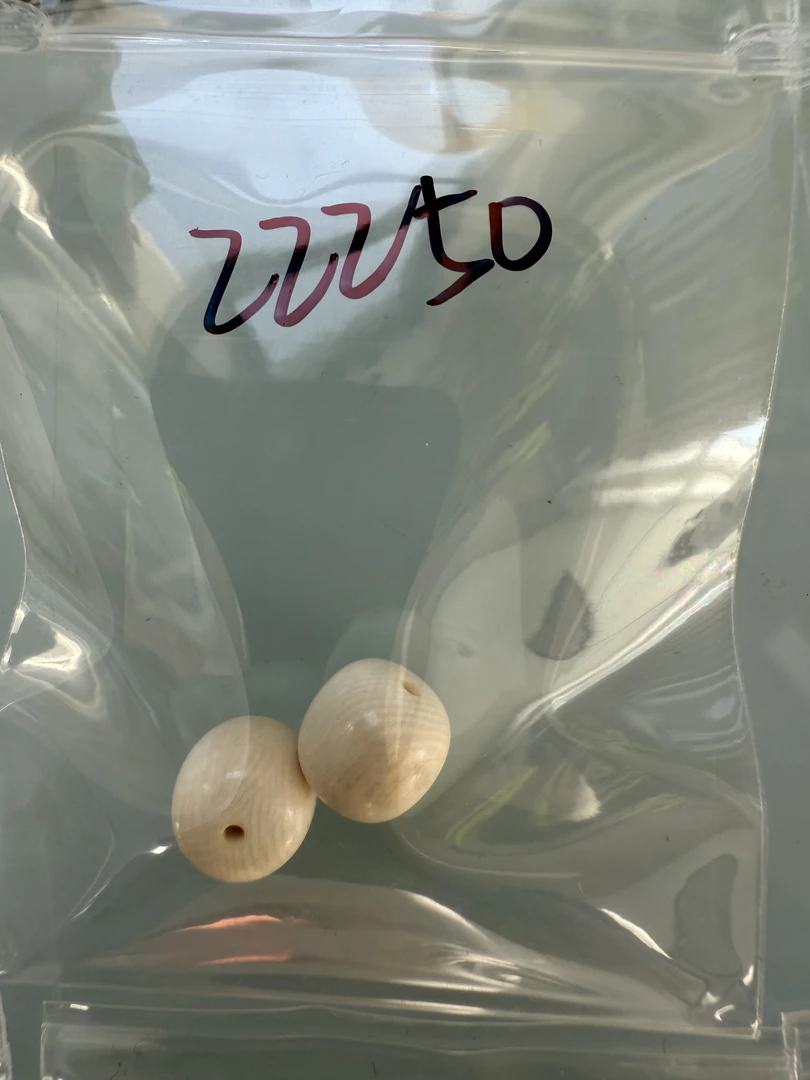 22250天然猛犸牙对珠瑕疵配饰介意勿拍