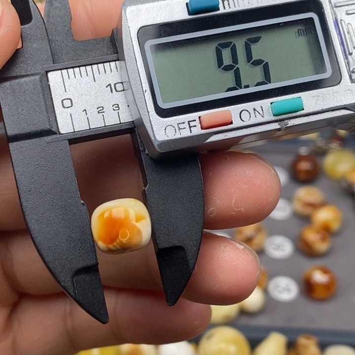 未镶嵌蜜蜡珠宝奇石