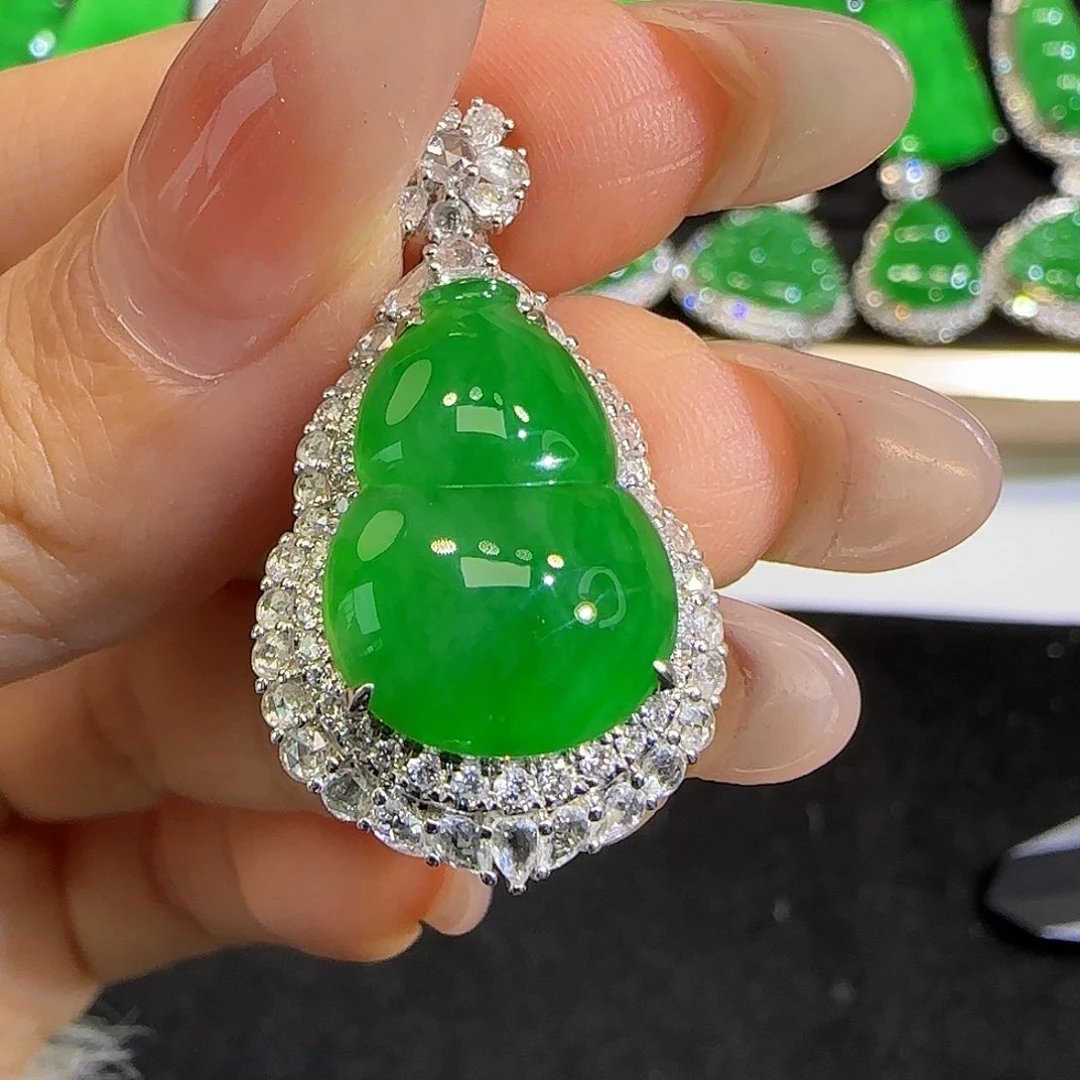 翡翠颈饰18K金镶嵌葫芦