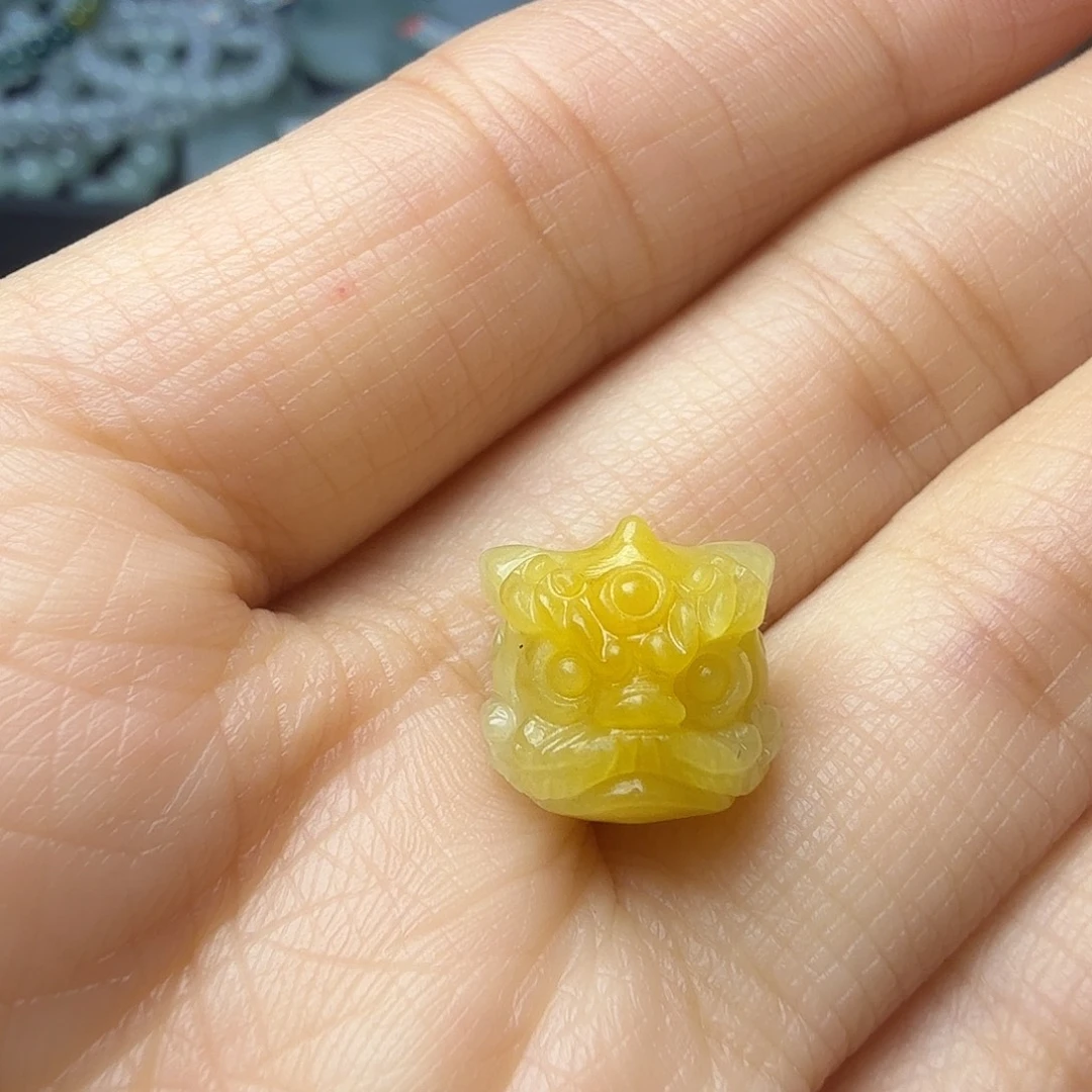 溪****翡翠未镶嵌颈饰天然缅甸翡翠A货