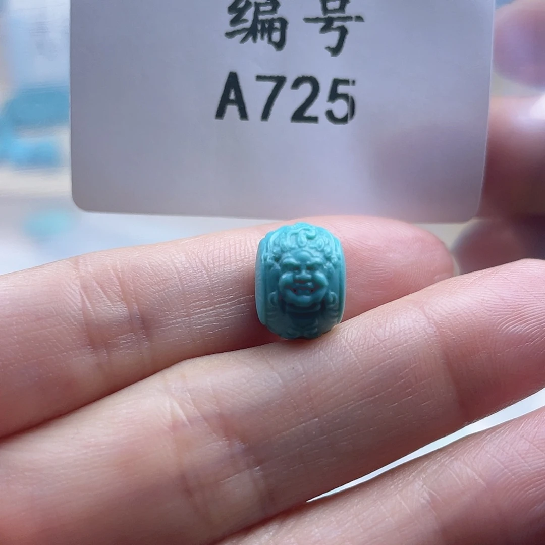 光***月绿松石未镶嵌天然原矿绿松石雕刻件