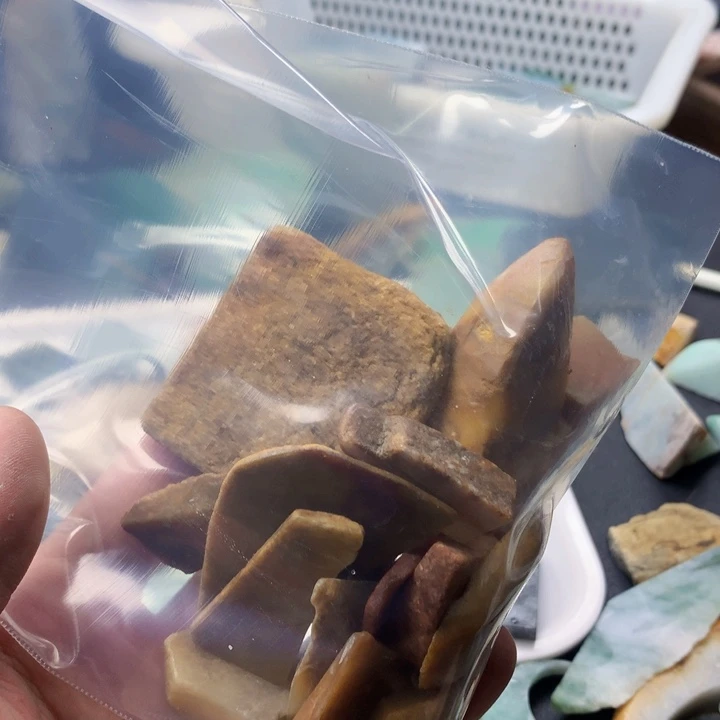颈饰未镶嵌翡翠材料