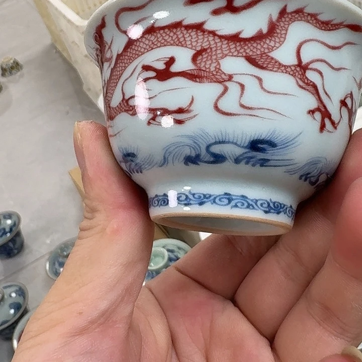 瓷片釉里红穿云龙主人杯