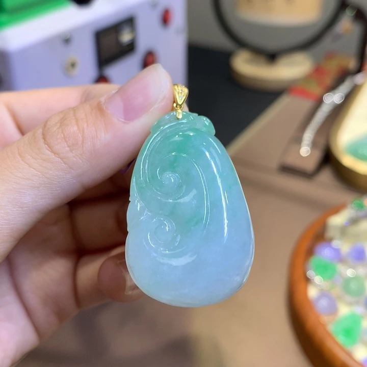 翡翠18K金镶嵌颈饰翡翠