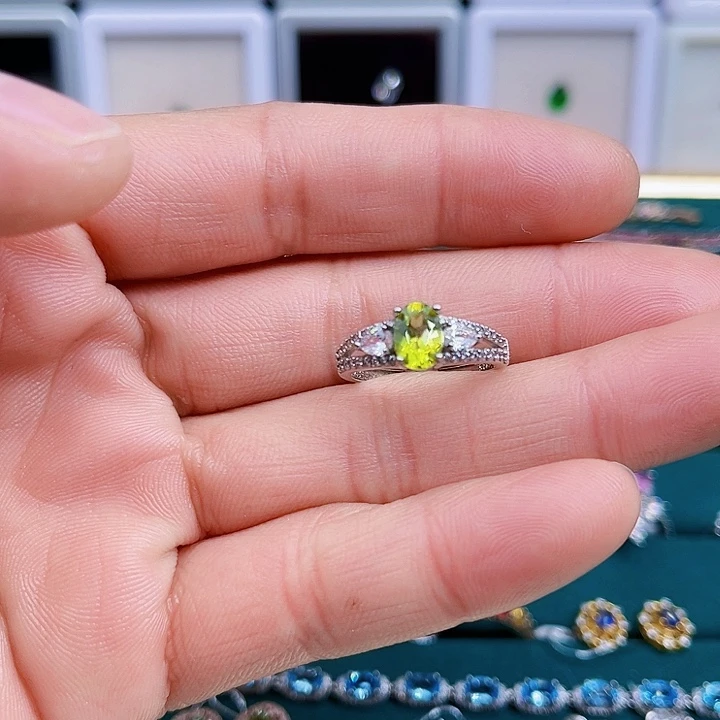 橄榄石戒指银S925镶嵌