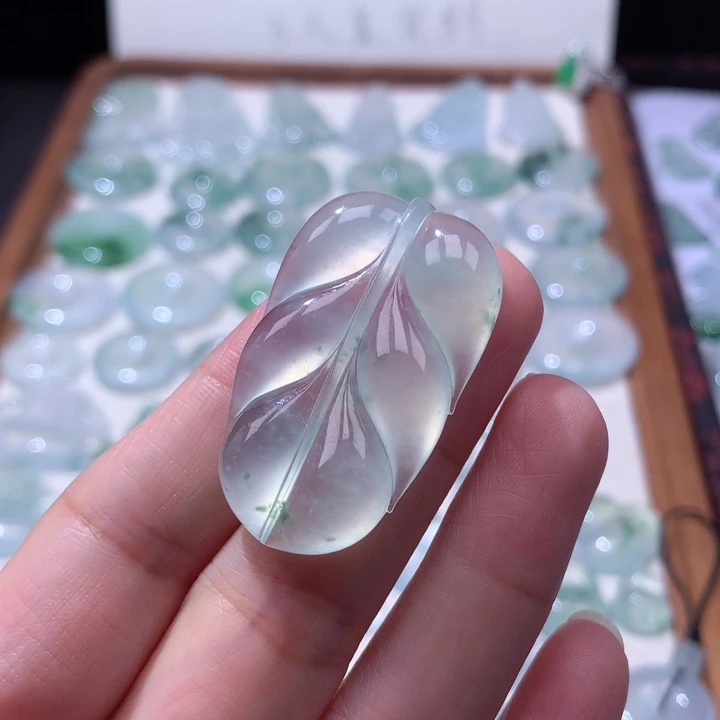 颈饰未镶嵌翡翠高冰飘花大叶子