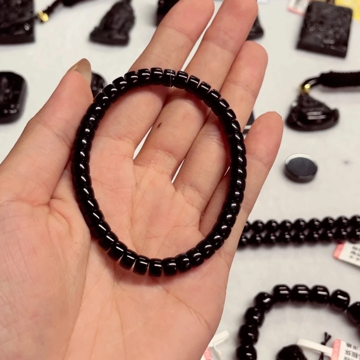 颈饰未镶嵌翡翠小**.5555