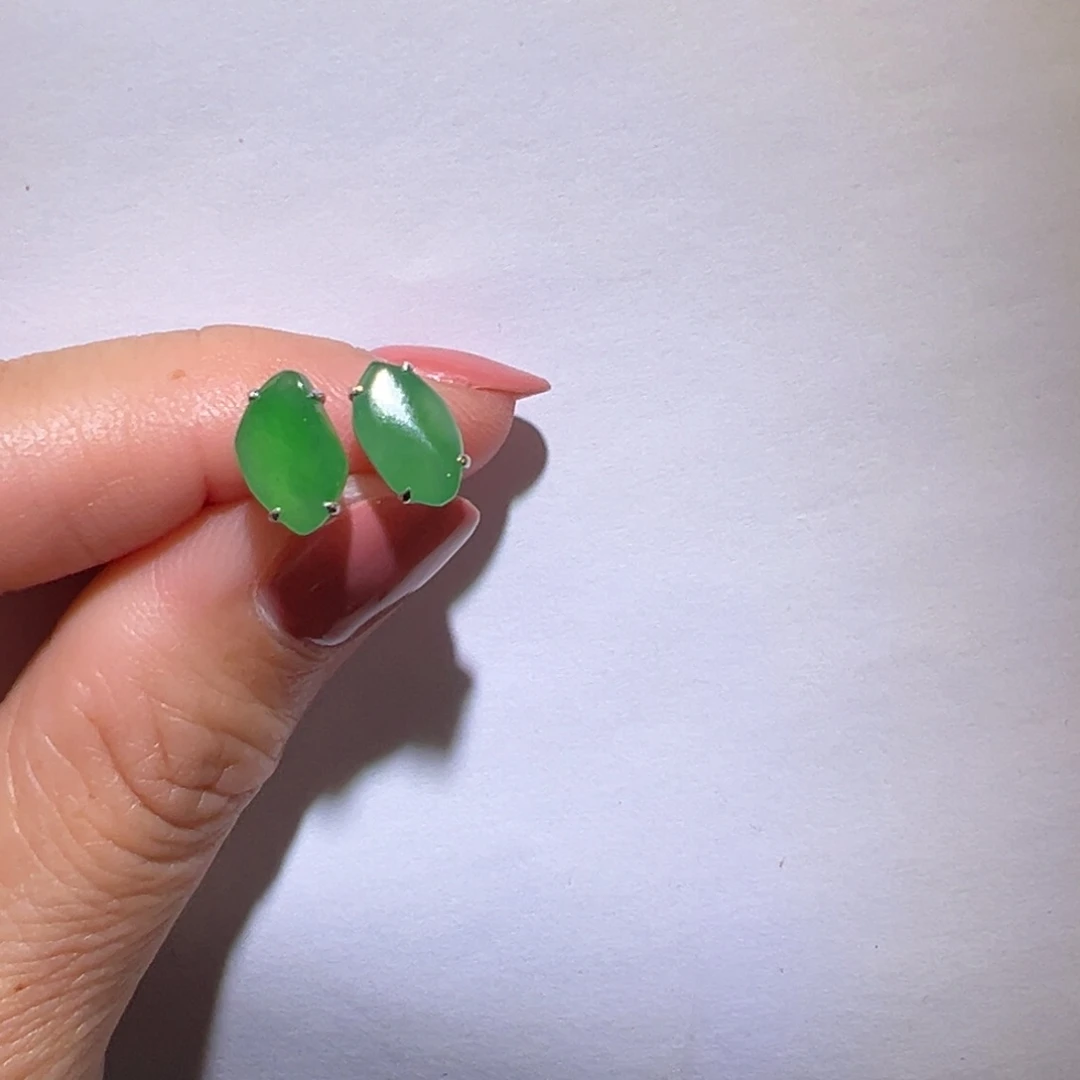 翡翠颈饰18K金镶嵌耳钉