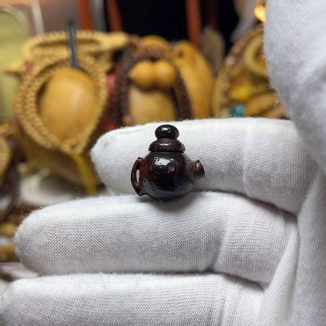 手串星月菩提雕刻把把壶红宝石玉化料