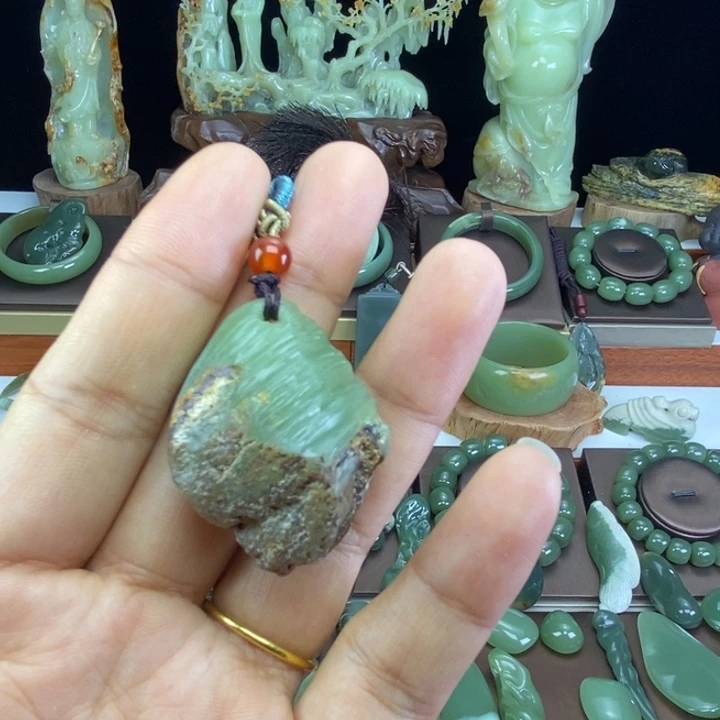 天***花岫岩河磨玉（透闪石质玉）未镶嵌颈饰