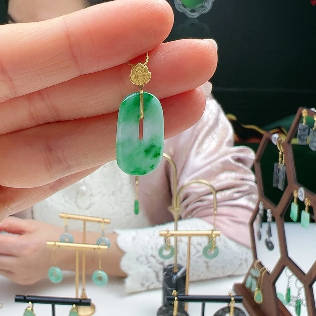 翡翠颈饰18K金镶嵌天然翡翠颈饰18k金镶嵌