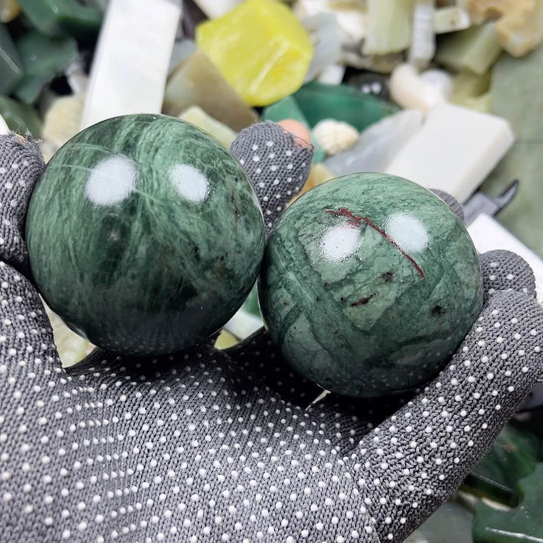 颈饰未镶嵌石英岩玉