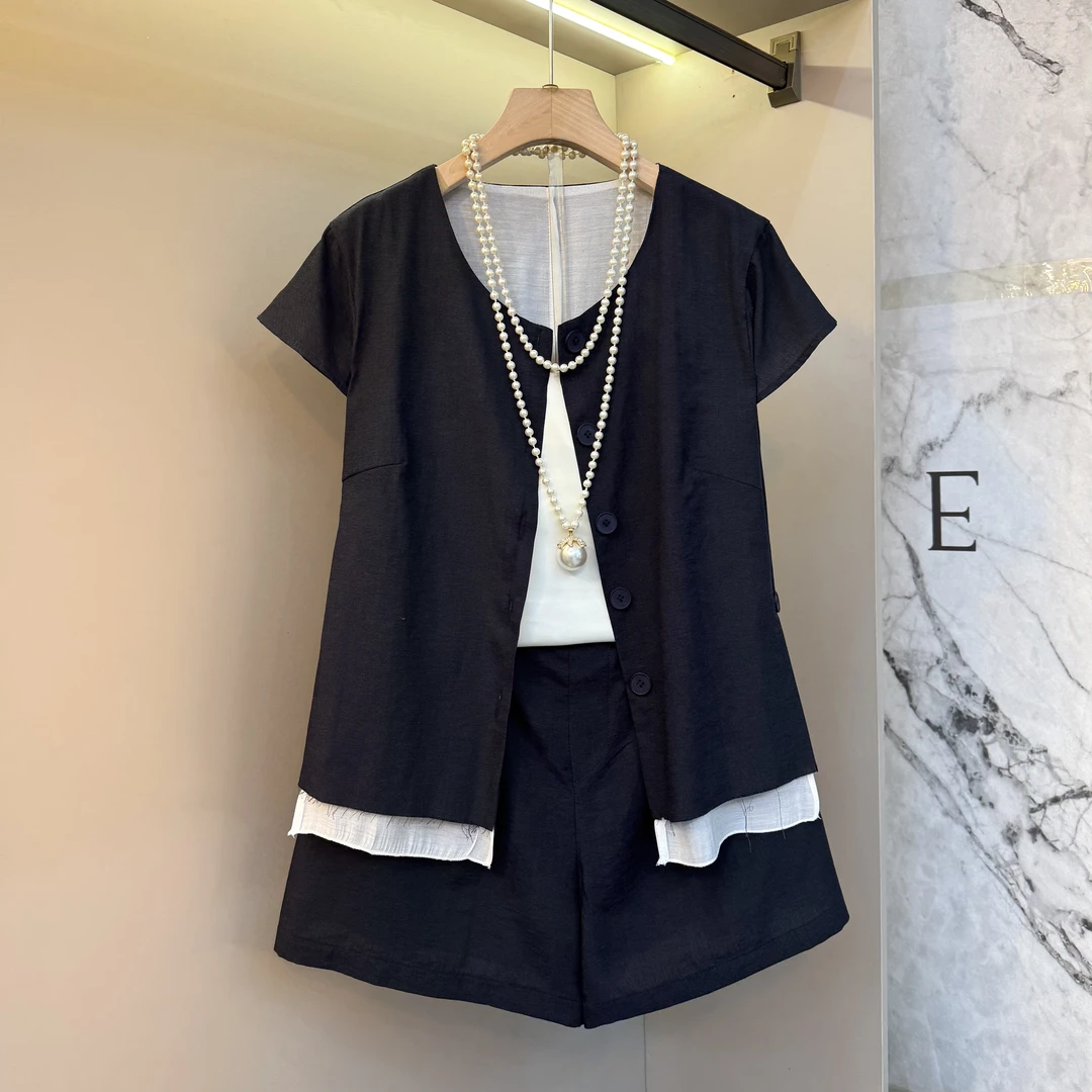 2025欧货时尚简约圆领底摆撞色拼接上衣+短裤老钱风两件套2025