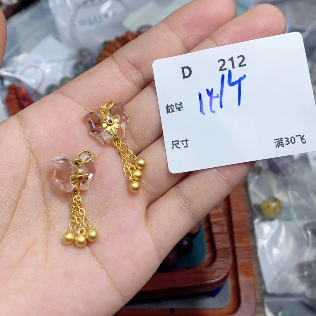 合金颈饰水晶D212。一个