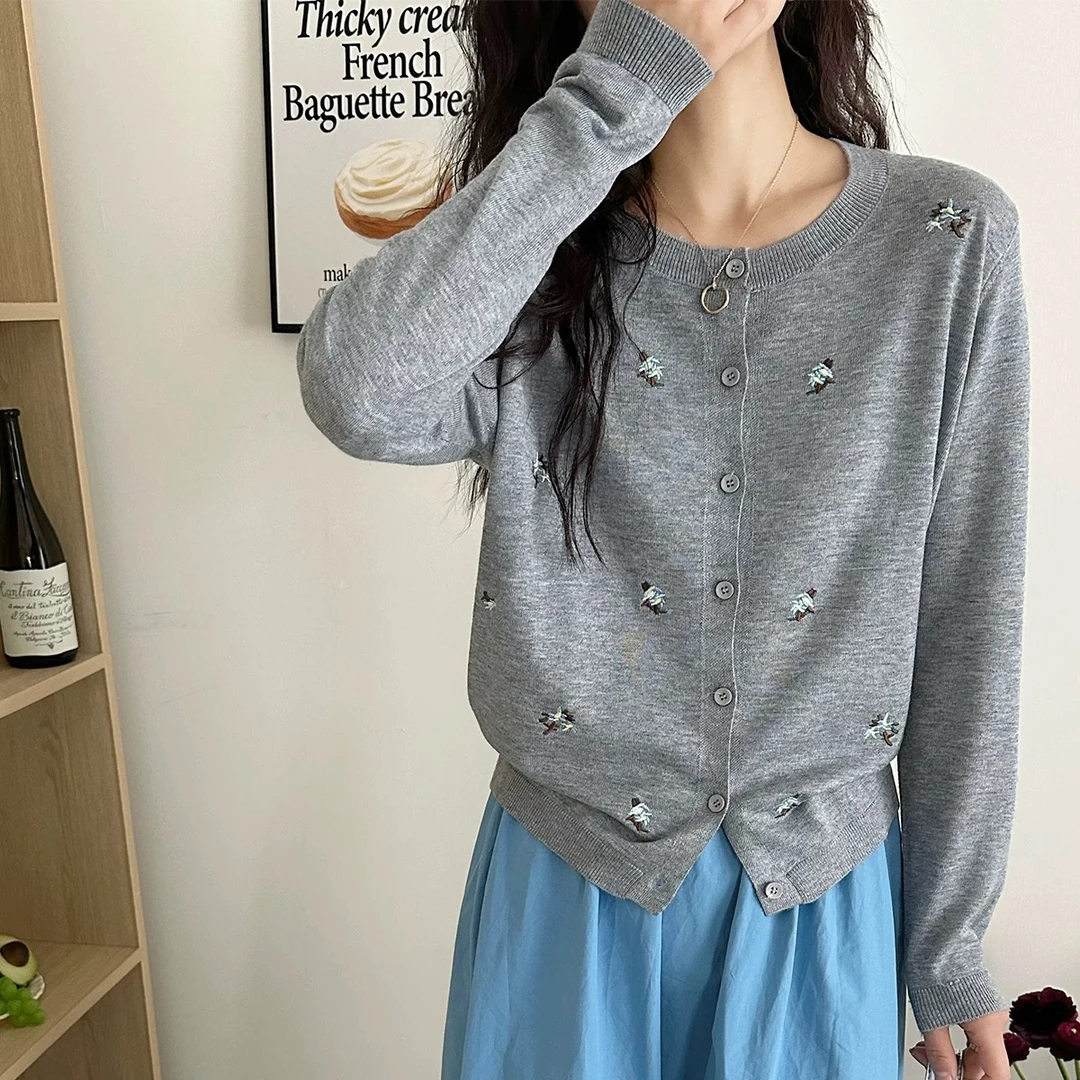 小兰花圆领刺绣长袖针织开衫纯色毛衣外套1020
