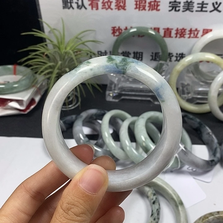 未镶嵌手镯翡翠53号。  55.5圈