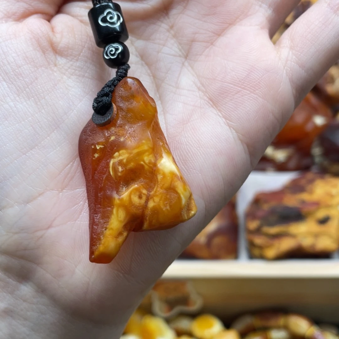 琥珀珠宝奇石未镶嵌