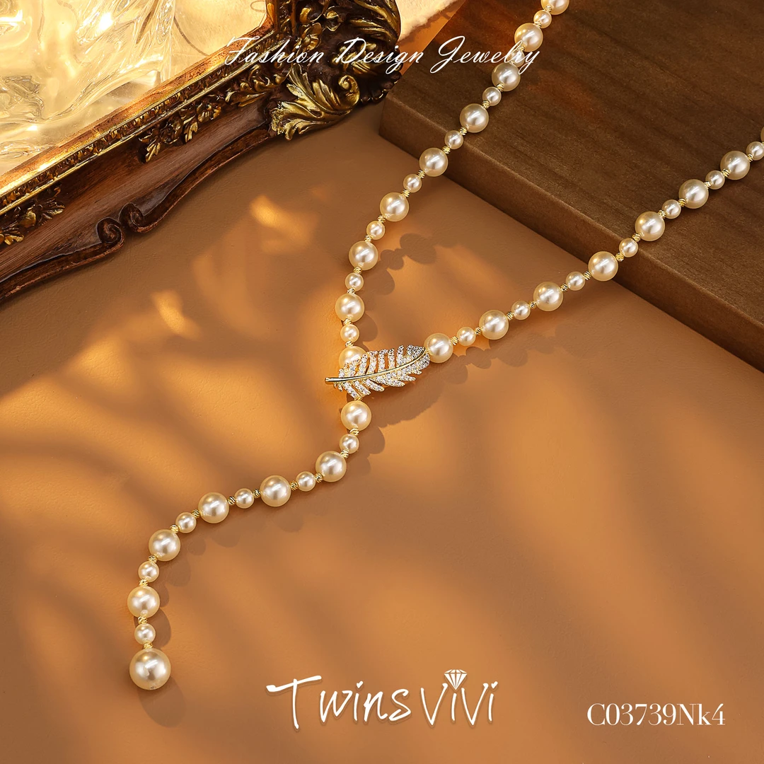 铜合金仿珍珠项链 Twins VIVI  金色羽毛长款毛衣链/C03739