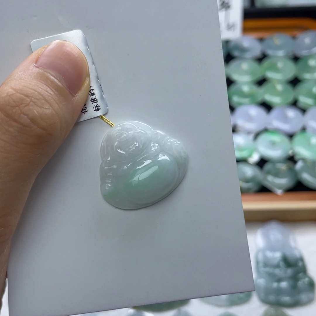 翡翠未镶嵌颈饰佛公