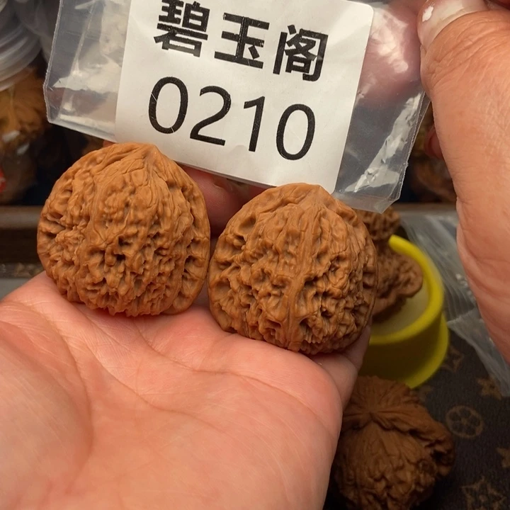 文玩核桃把件南疆石全品42