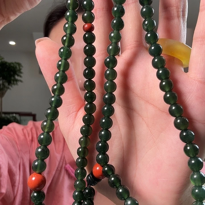 崔***味蛇纹石玉未镶嵌颈饰