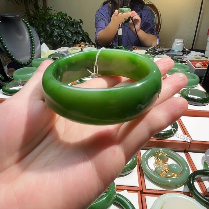 未镶嵌手镯和田玉V*