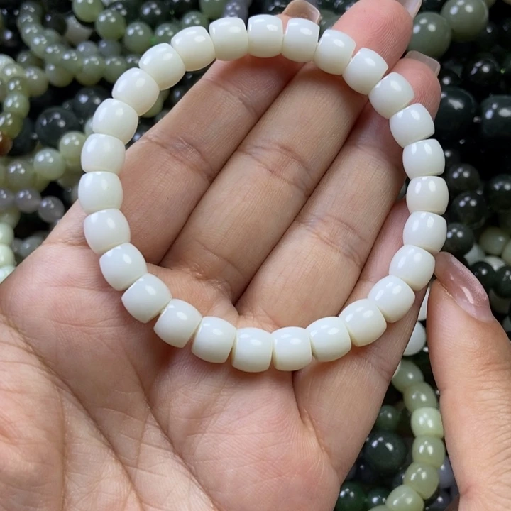 颈饰未镶嵌和田玉卡8