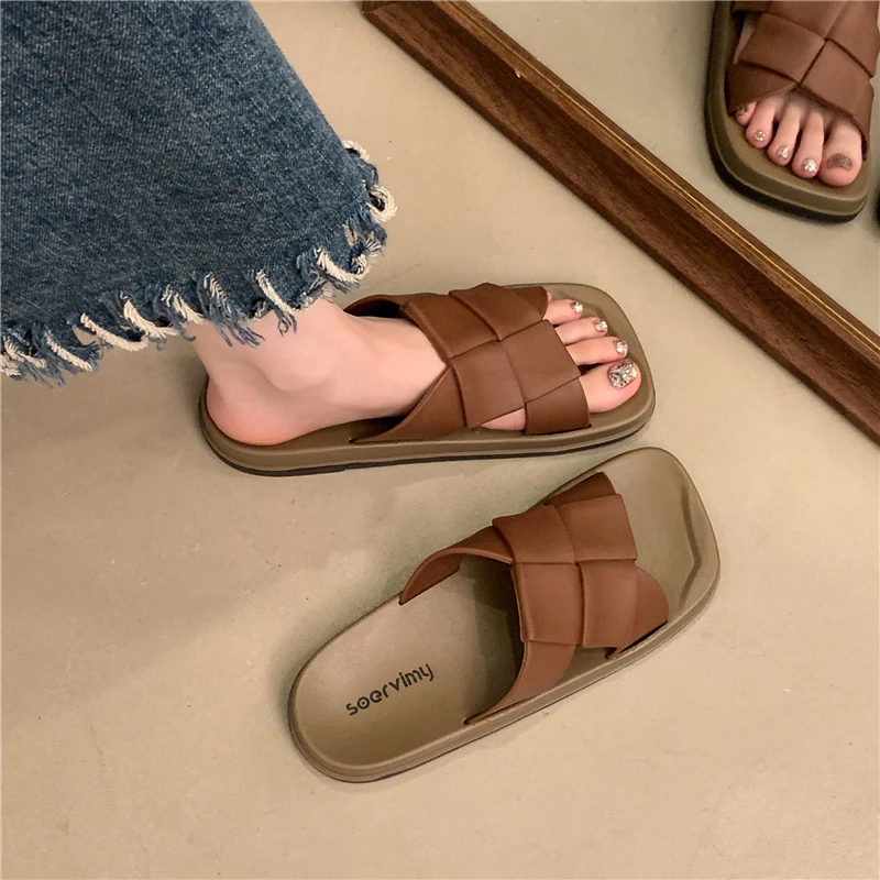 凉拖鞋女2025新款平底海边度假休闲时尚夏季外穿防滑法式方头拖鞋