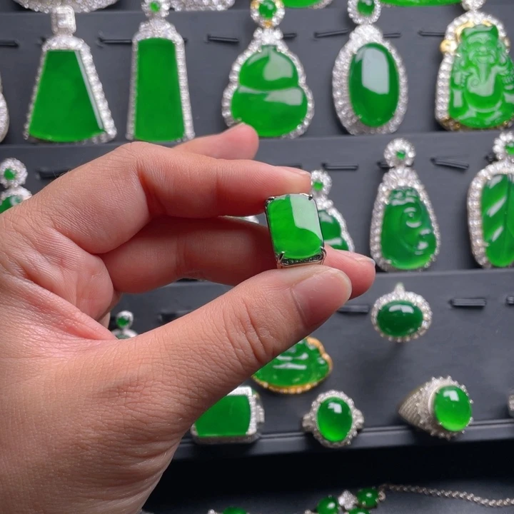 翡翠戒指未镶嵌翡翠戒指