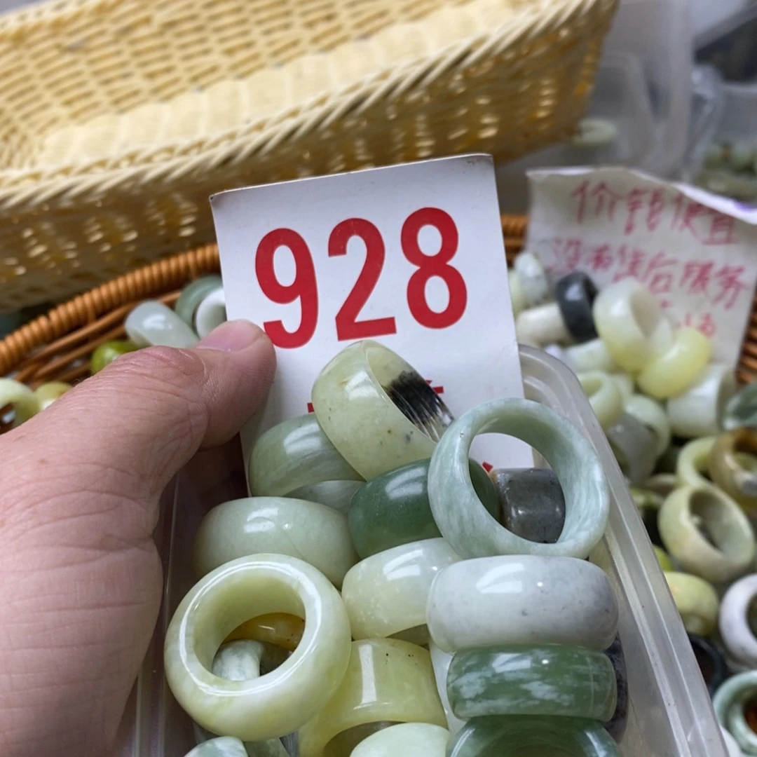 蛇纹石玉挂坠未镶嵌