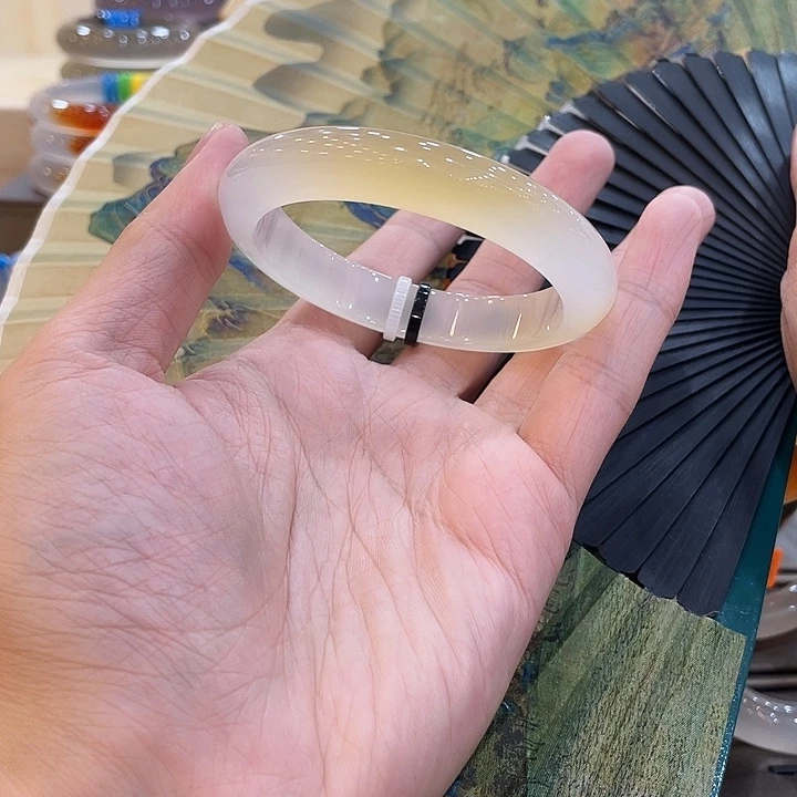 医***王玛瑙/玉髓未镶嵌手镯