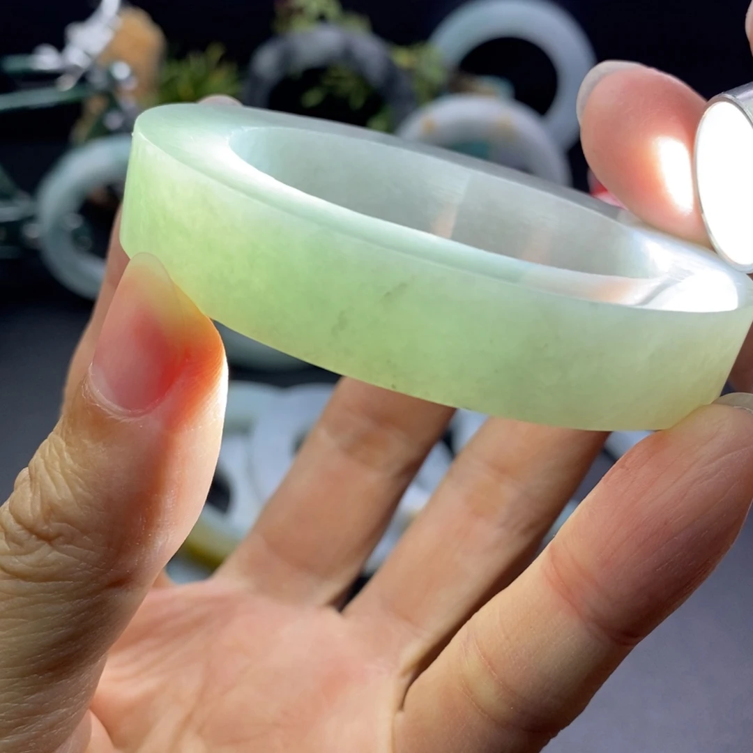 定制翡翠未镶嵌手镯