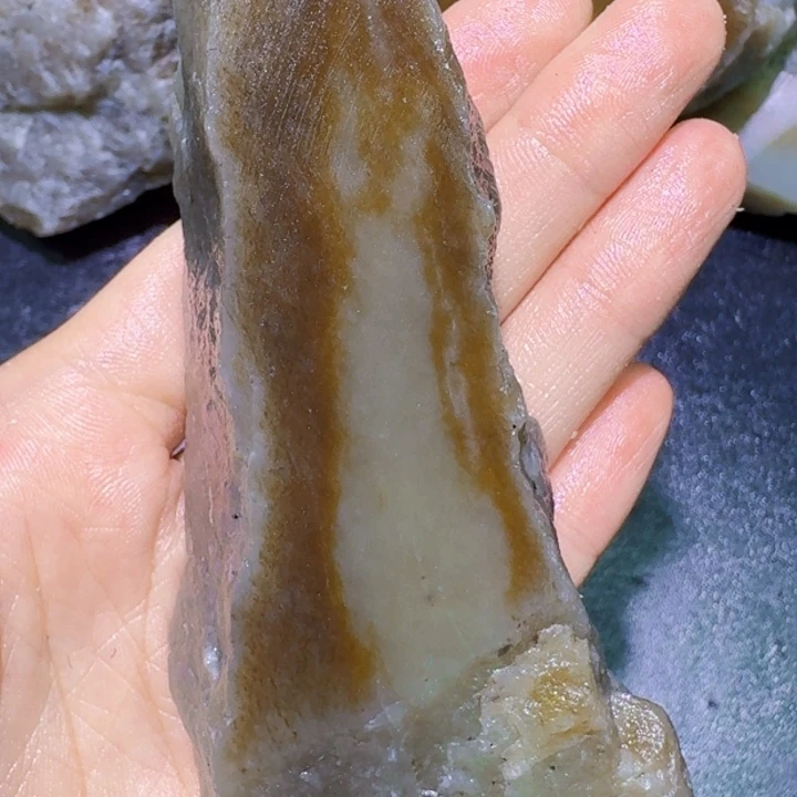 未镶嵌和田玉（糖玉）珠宝半成品