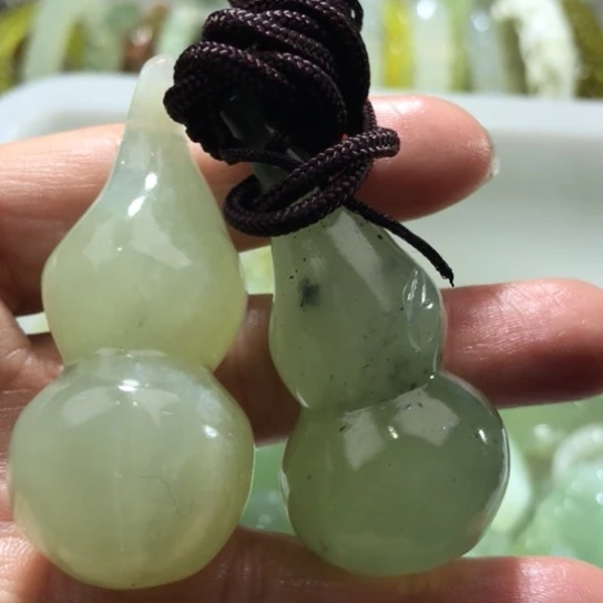 岫玉未镶嵌手把葫芦