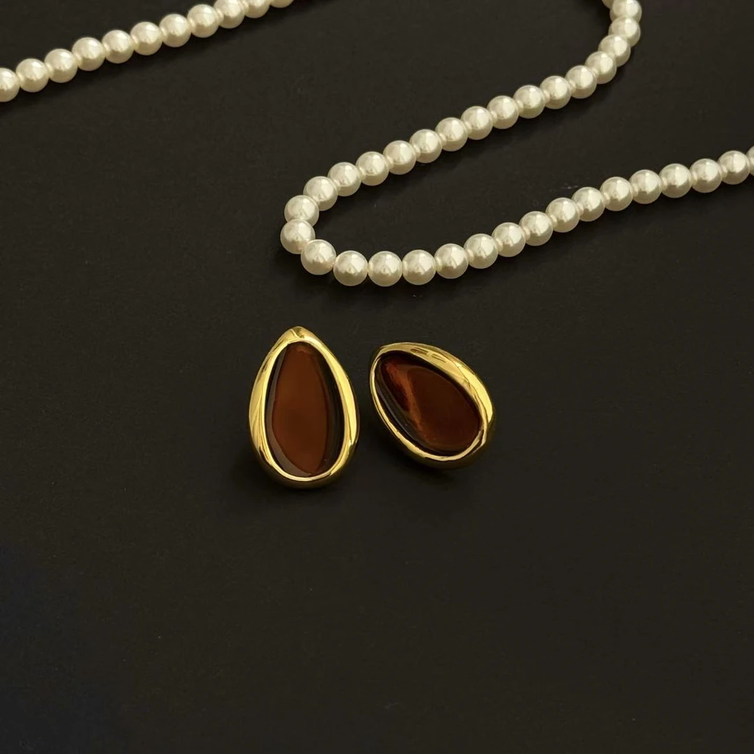 铜合金耳饰 咖色水滴型耳钉简约气质小众设计高级感