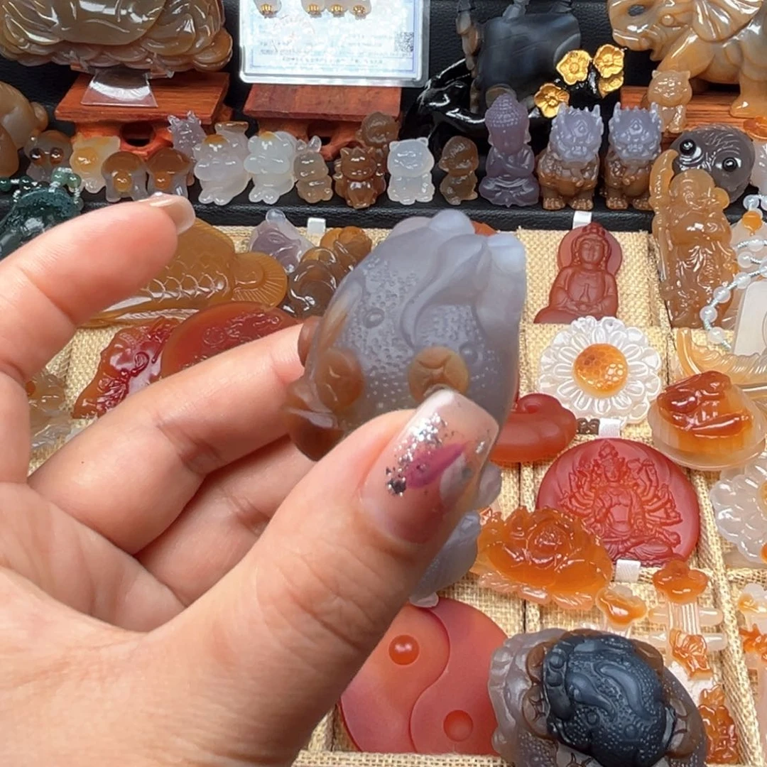 玛瑙/玉髓颈饰合金雨**室