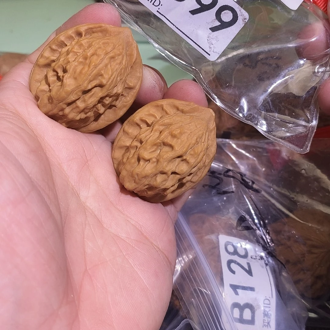 赚***赵把件文玩核桃大红袍。