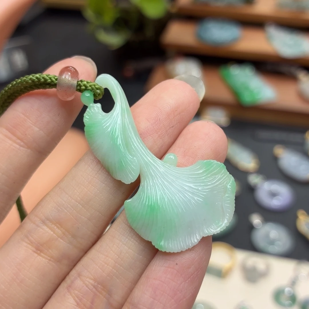 翡翠未镶嵌颈饰吊坠